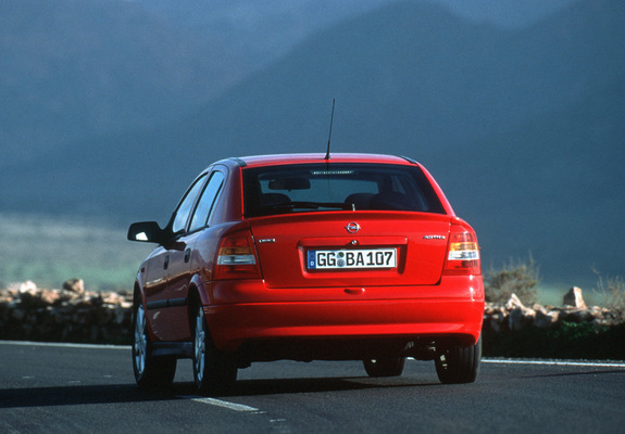 Photos of Opel Astra 5-door (G) 1998–2004