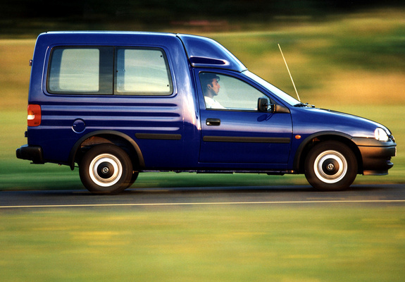 File:2005 Opel Combo Tour vl blue.jpg - Wikimedia Commons