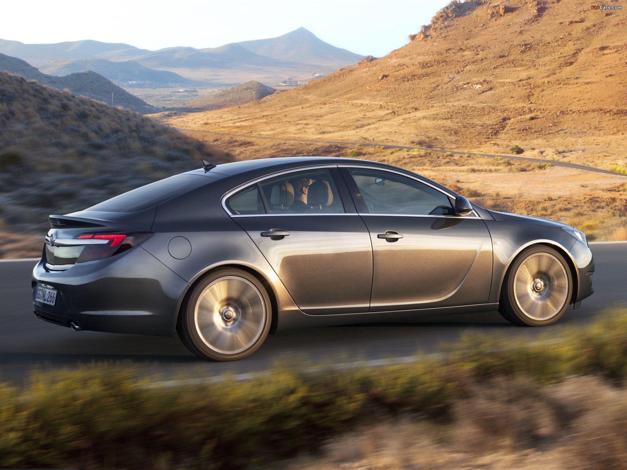 Opel Insignia Hatchback 2013 images (2048 x 1536)