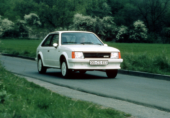 Images of Opel Kadett GT/E 3-door (D) 1983–84