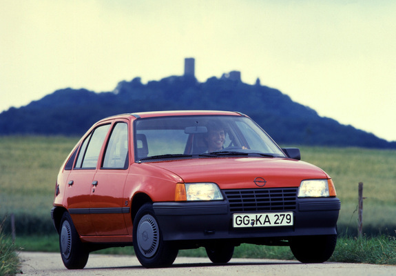 Images of Opel Kadett 5-door (E) 1984–89