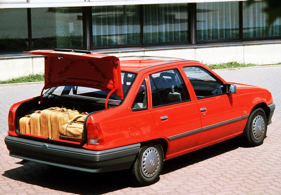 Images of Opel Kadett Sedan (E) 1984–89