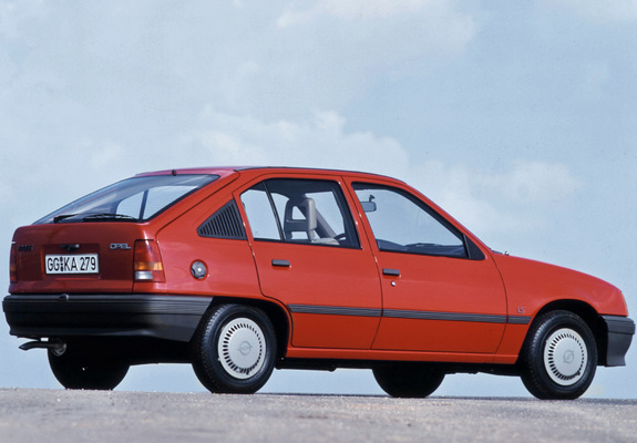 Pictures of Opel Kadett 5-door (E) 1984–89