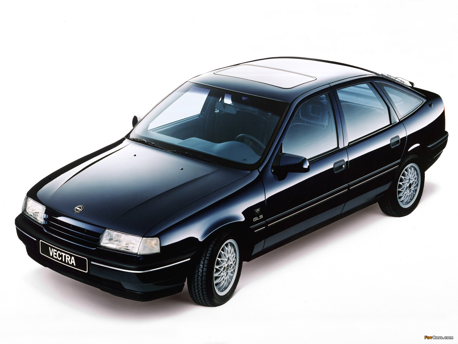 Лобовое вектра б. Opel Vectra a 1988 1995 седан. Opel Vectra 1988. Опель Вектра 1992. Опель Вектра 1988.