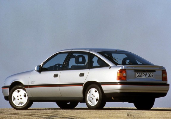 Opel Vectra GT Hatchback (A) 1988–92 photos