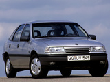 Photos of Opel Vectra Hatchback (A) 1988–92