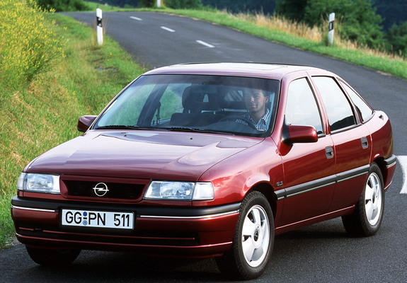 Photos of Opel Vectra Hatchback (A) 1992–95