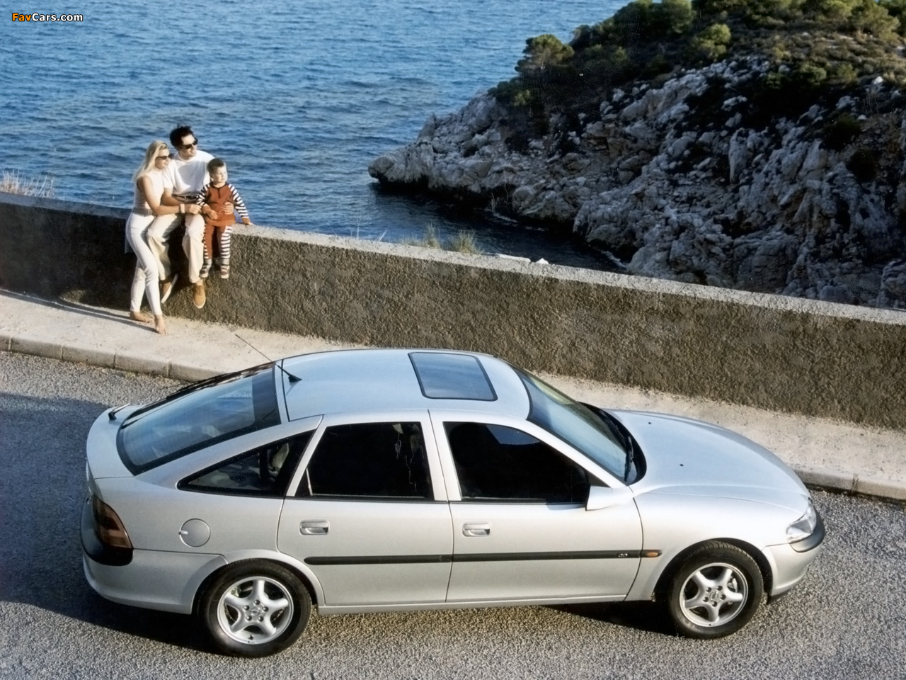 Pictures of Opel Vectra Hatchback (B) 1995–99 (1280 x 960)