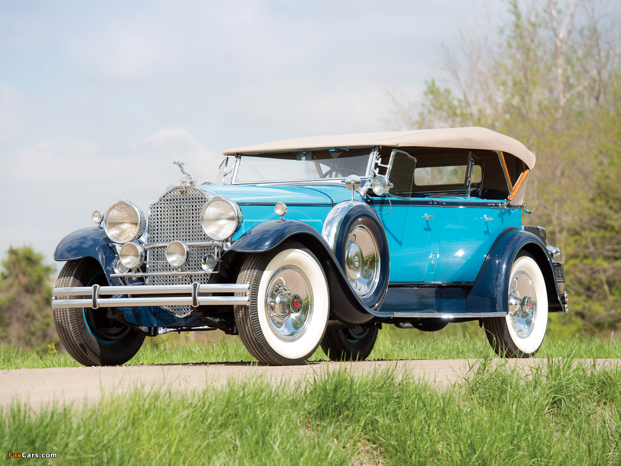 Photos of 1930 Packard Custom Eight Sport Phaeton (740-441) 1929–30 (1280 x 960)