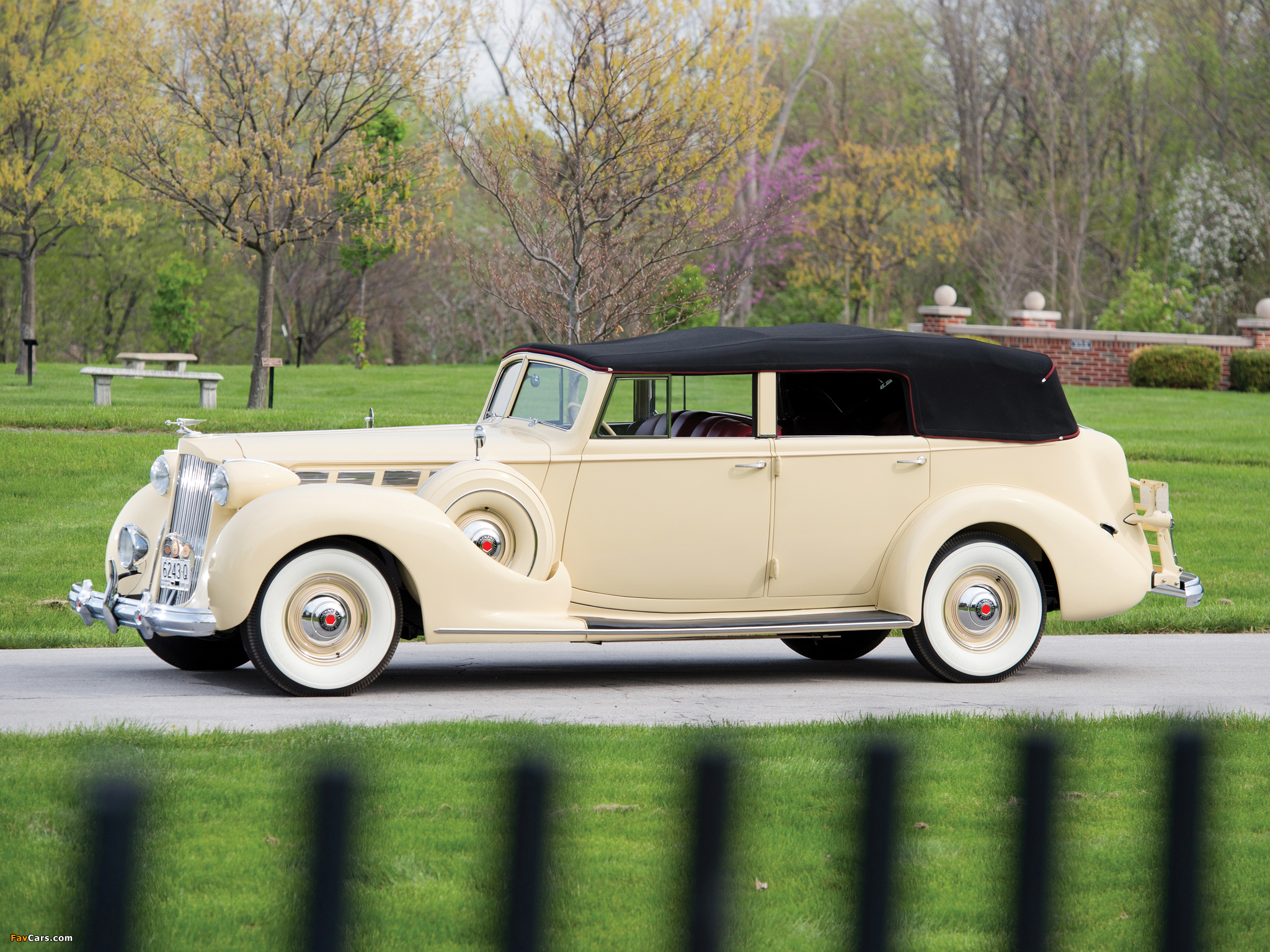 Images of 1938 Packard Super Eight Convertible Sedan (1605-1143) 1937–38 (2048 x 1536)
