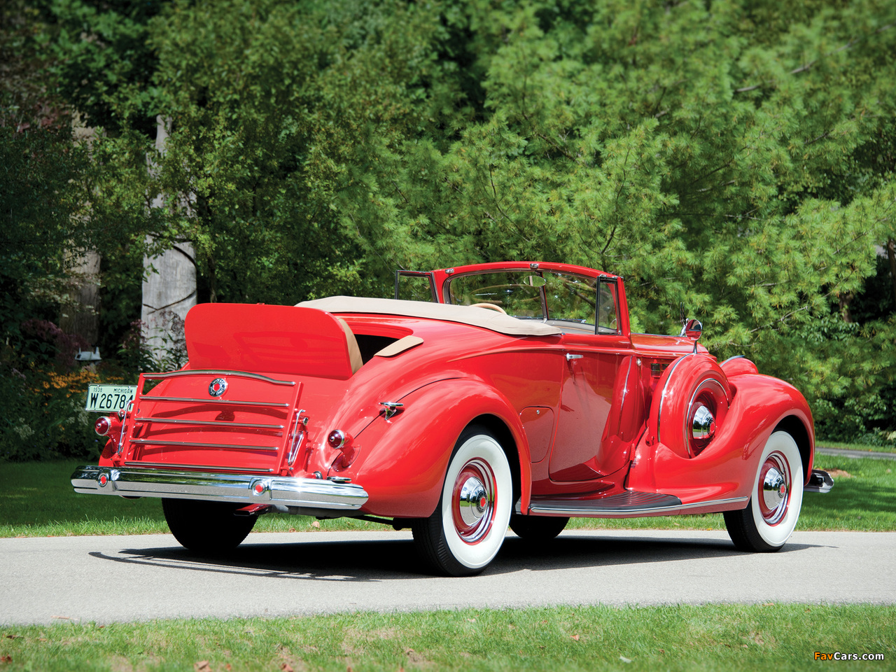 Images of Packard Super Eight Convertible Coupe (1604-1119) 1938 (1280 x 960)