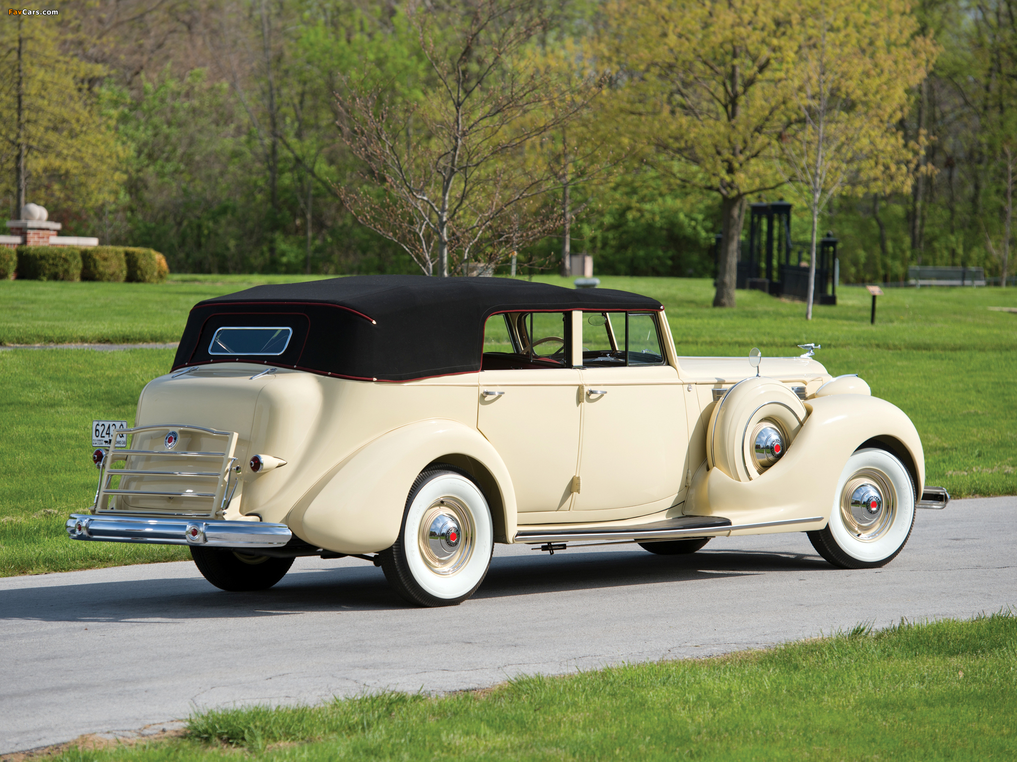 1938 Packard Super Eight Convertible Sedan (1605-1143) 1937–38 images (2048 x 1536)