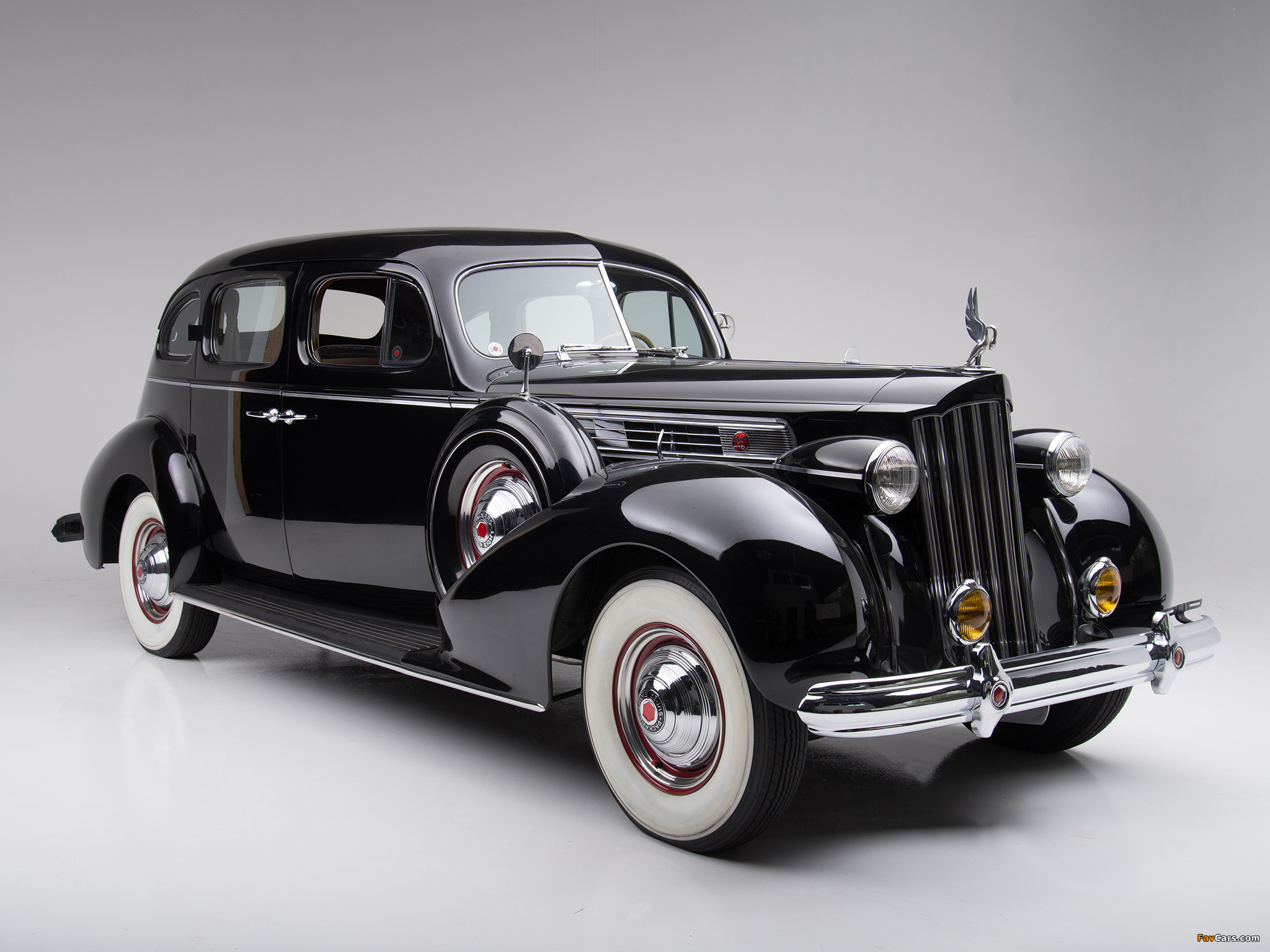 Pictures of Packard Super Eight Touring Sedan (1703-1272) 1939 (2048 x 1536)