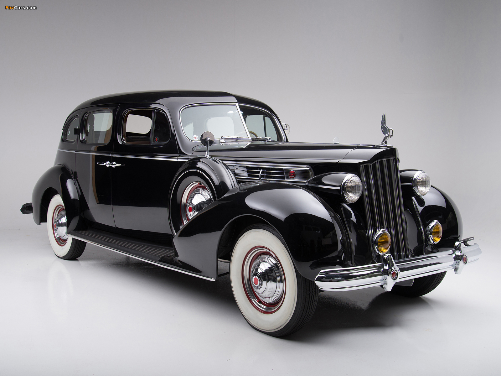 Pictures of Packard Super Eight Touring Sedan (1703-1272) 1939 (1600 x 1200)