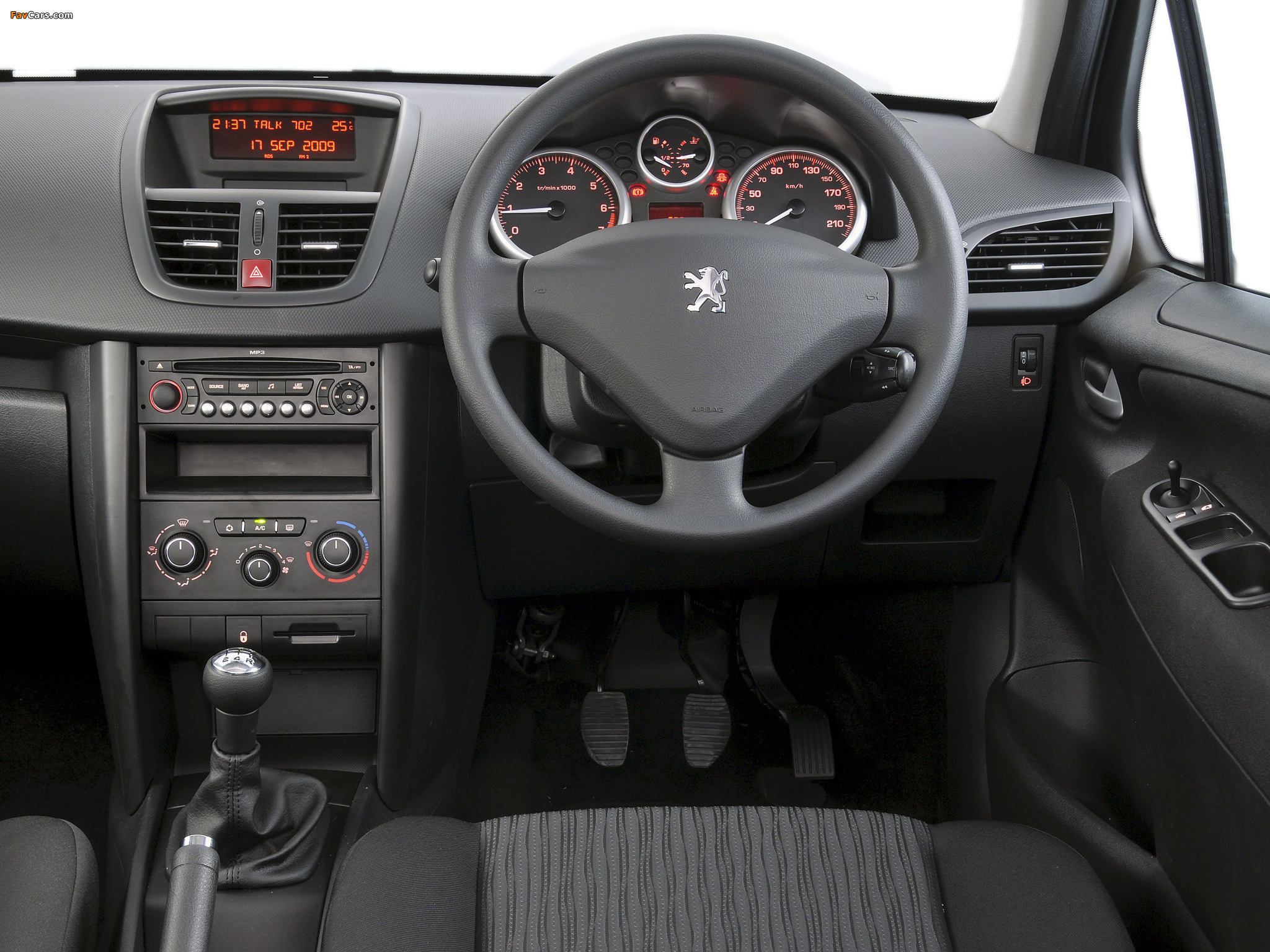 Images of Peugeot 207 3-door ZA-spec 2009–10 (2048 x 1536)