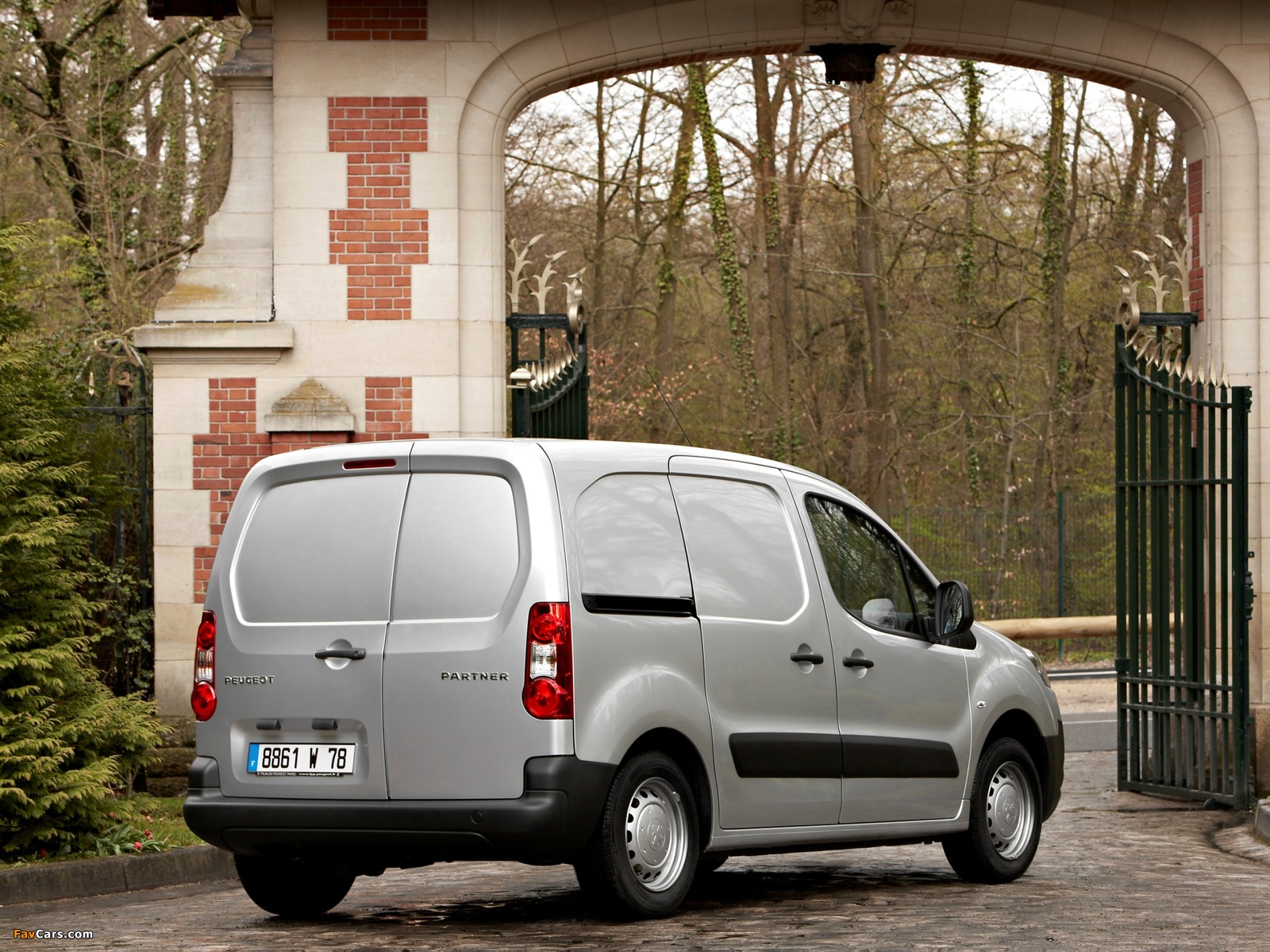 Peugeot Partner Van 2008–12 wallpapers (1600 x 1200)