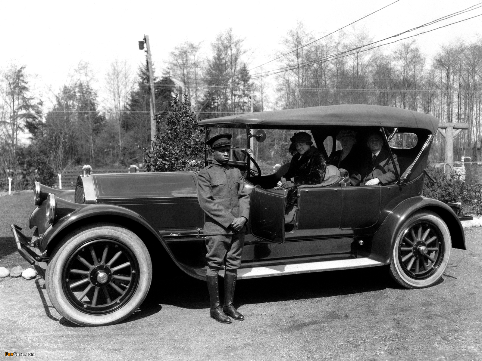 Images of Pierce-Arrow Model 31 4-passenger Touring 1920 (1600 x 1200)