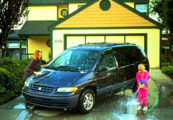 Plymouth Grand Voyager 1995–2000 images