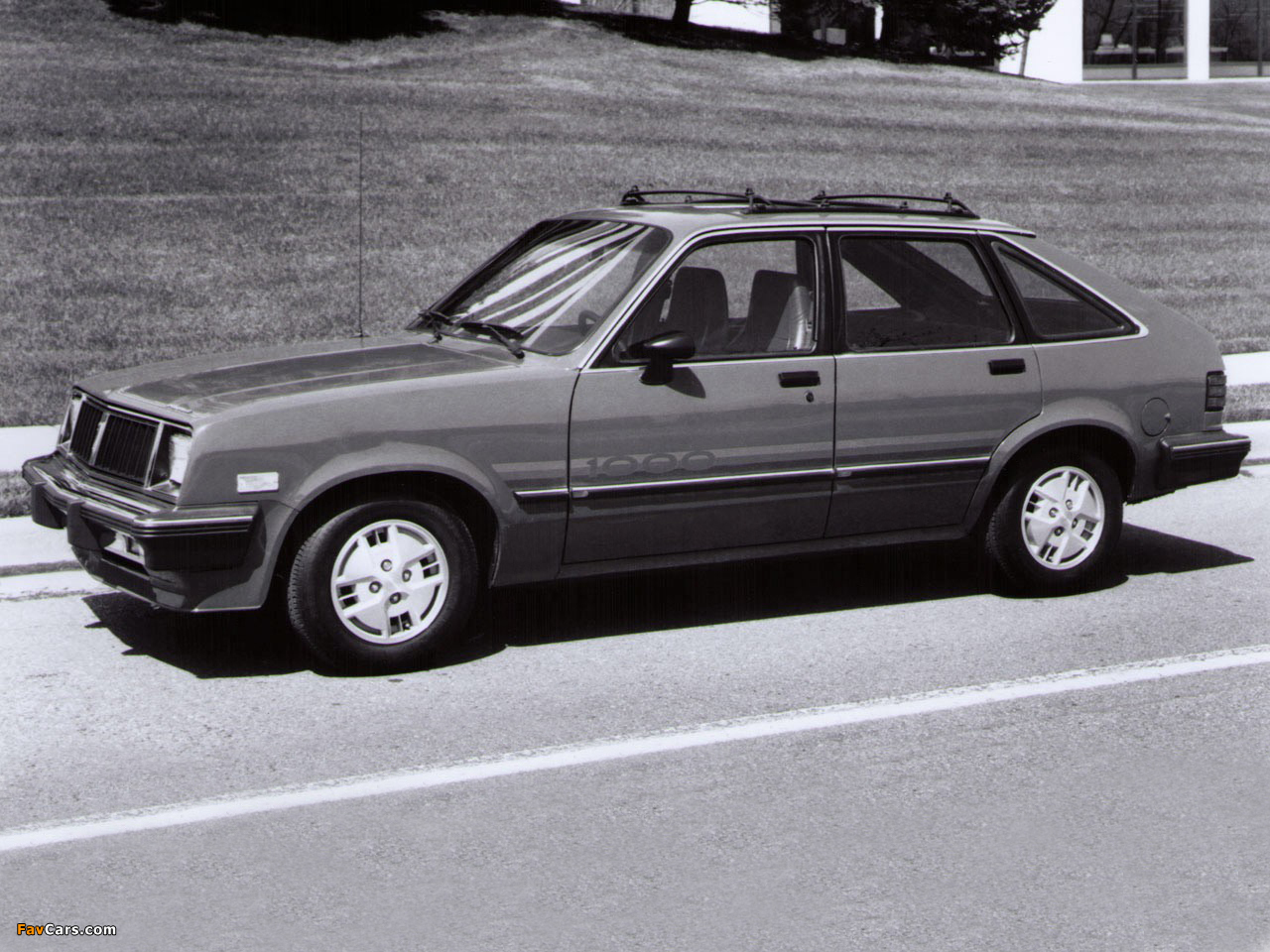 Photos of Pontiac 1000 5-door 1984–87 (1280 x 960)