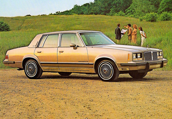 Images of Pontiac Bonneville Sedan (N69) 1984