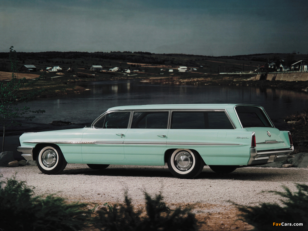 Photos of Pontiac Bonneville Custom Safari (2735) 1961 (1024 x 768)