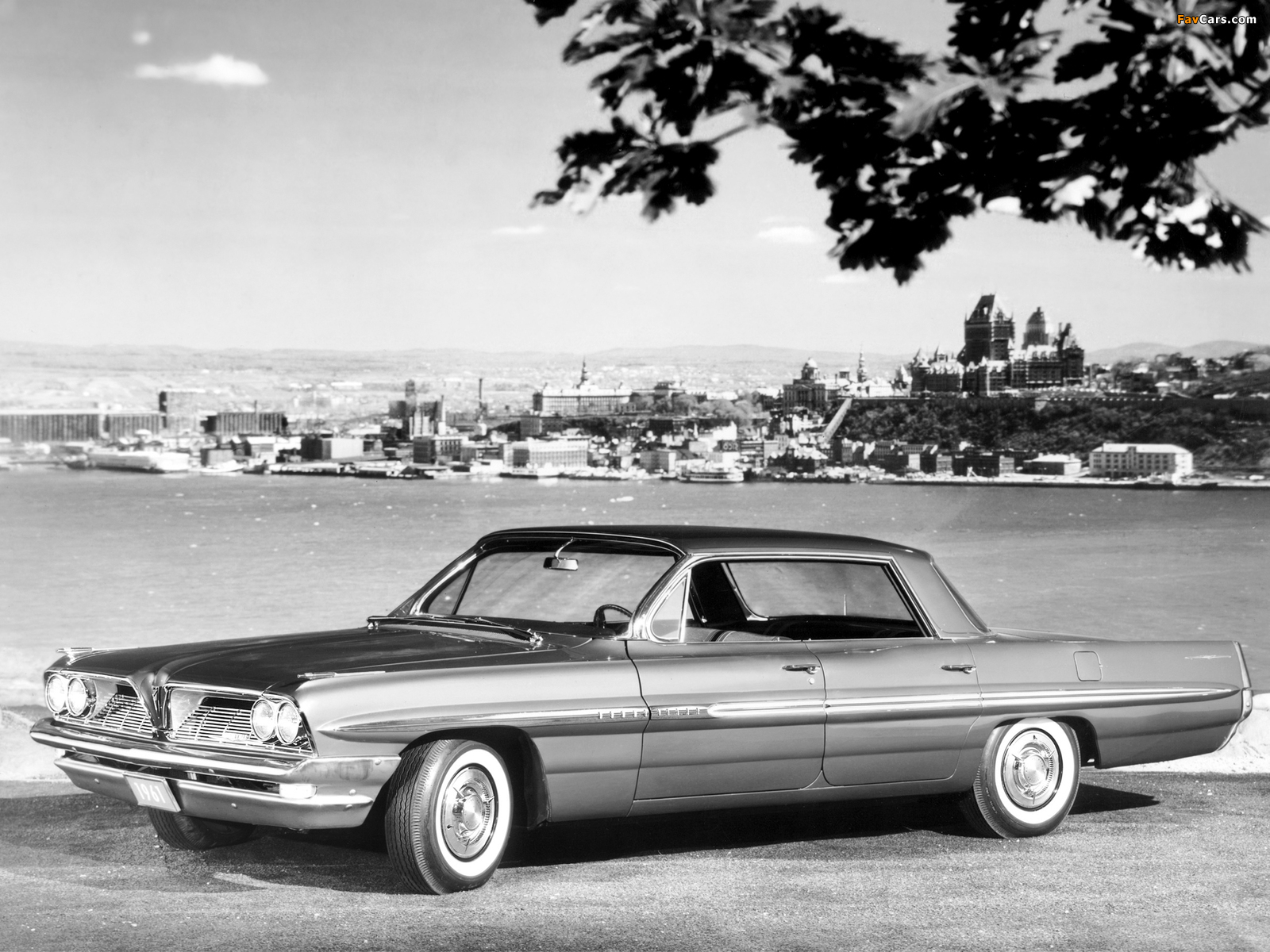 Pontiac Bonneville Vista Hardtop Sedan (2839) 1961 pictures (1600 x 1200)
