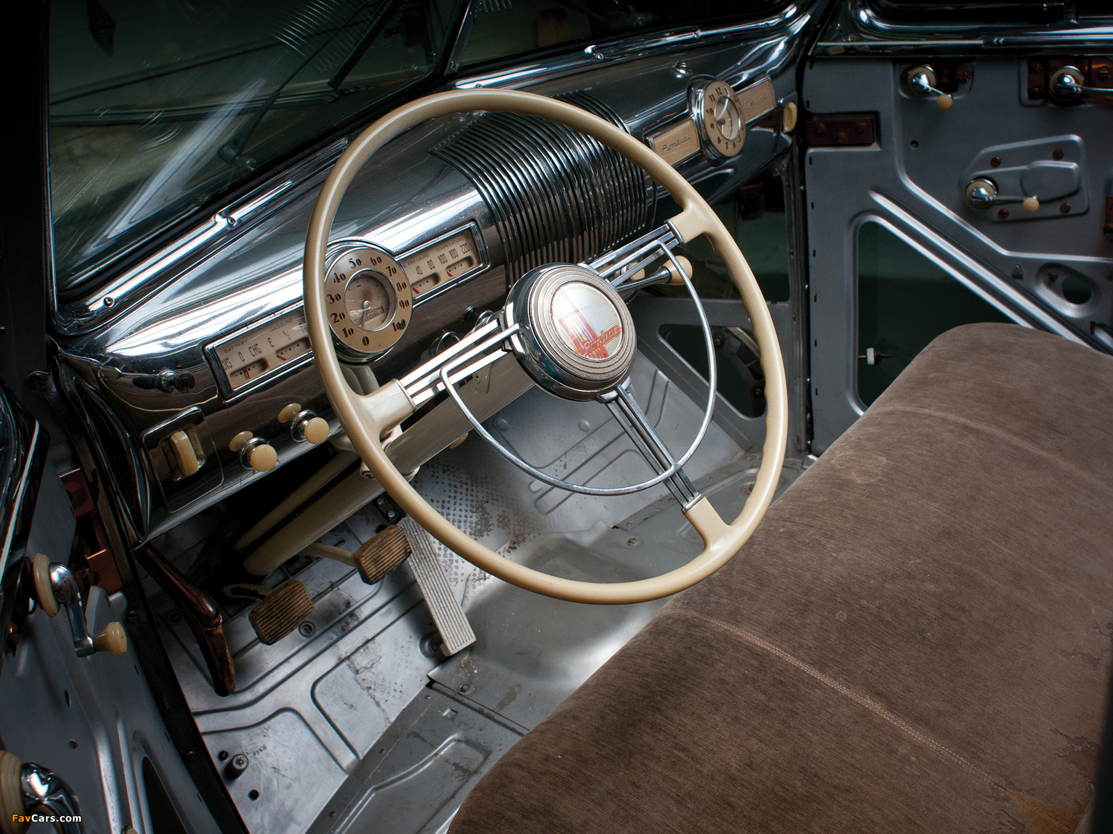 Pontiac Deluxe Six Transparent Display Car 1940 wallpapers (1600 x 1200)