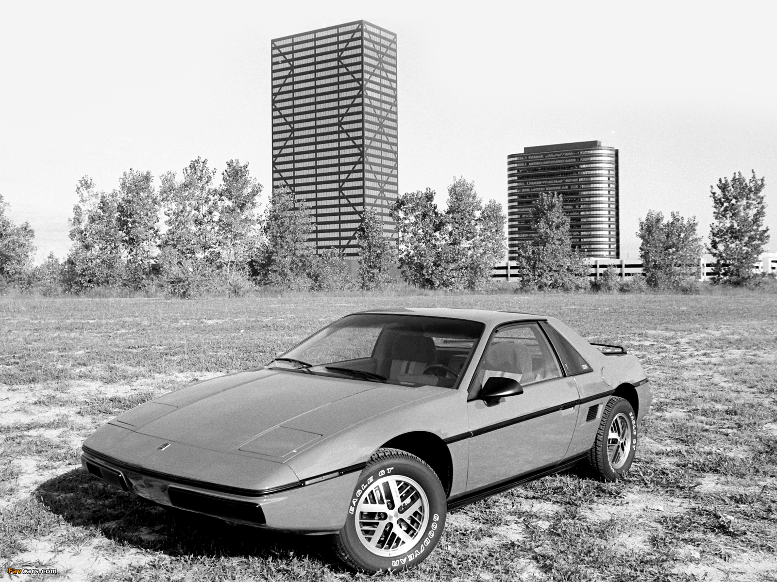 Pontiac Fiero 1984–88 pictures (1600 x 1200)