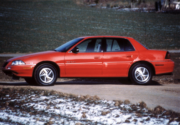 Images of Pontiac Grand Am Sedan 1992–95