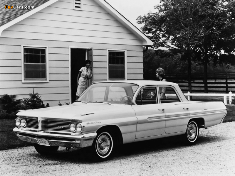Pontiac Strato Chief 4-door Sedan 1962 pictures (800 x 600)