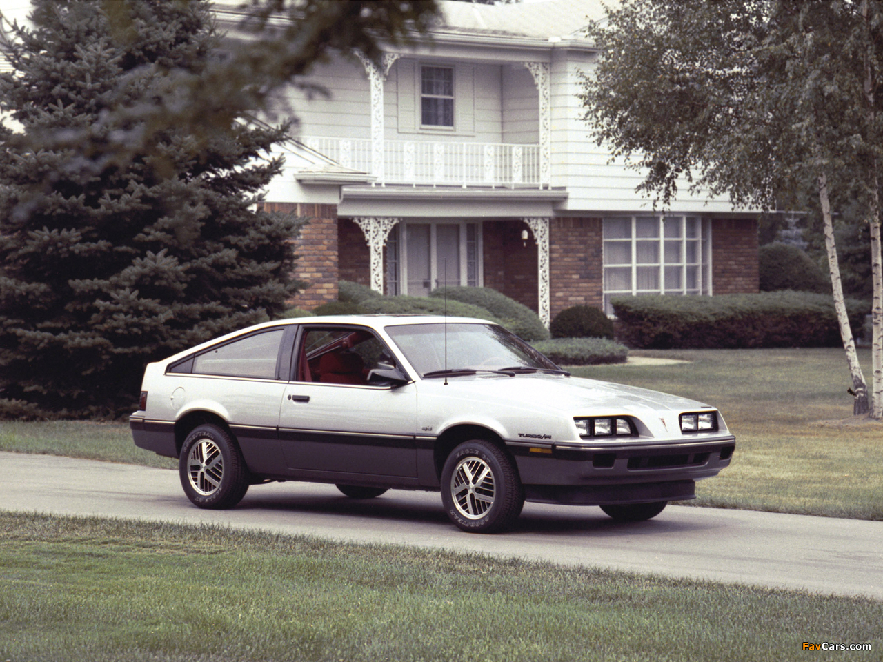 Pontiac Sunbird SE Hatchback Coupe 1985 pictures (1280 x 960)