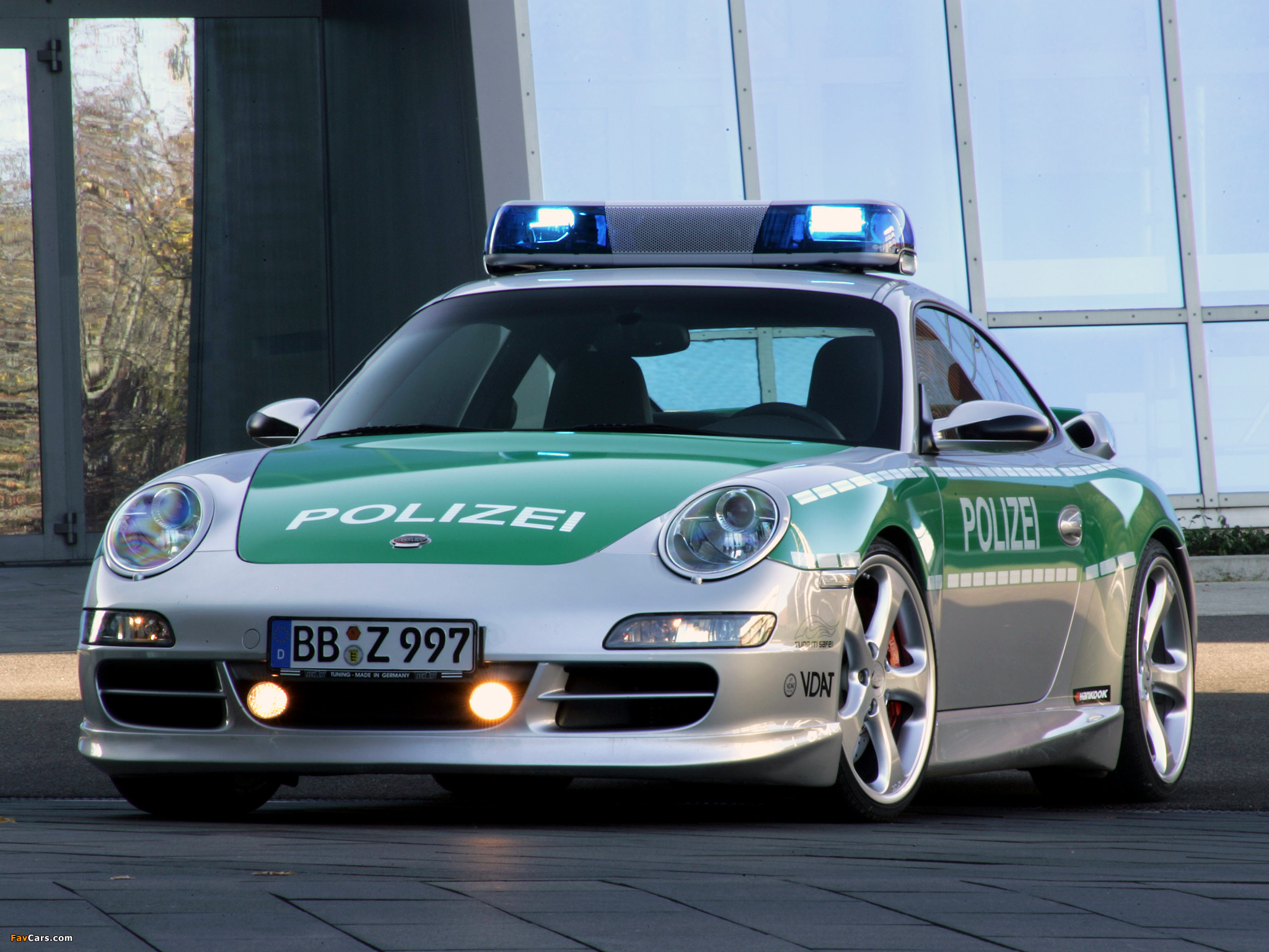 Нужны полицейские машины. Порше 911 полиция Германия. Порше 911 полиция. 911 Порше Police. Полицейский Porsche 911.