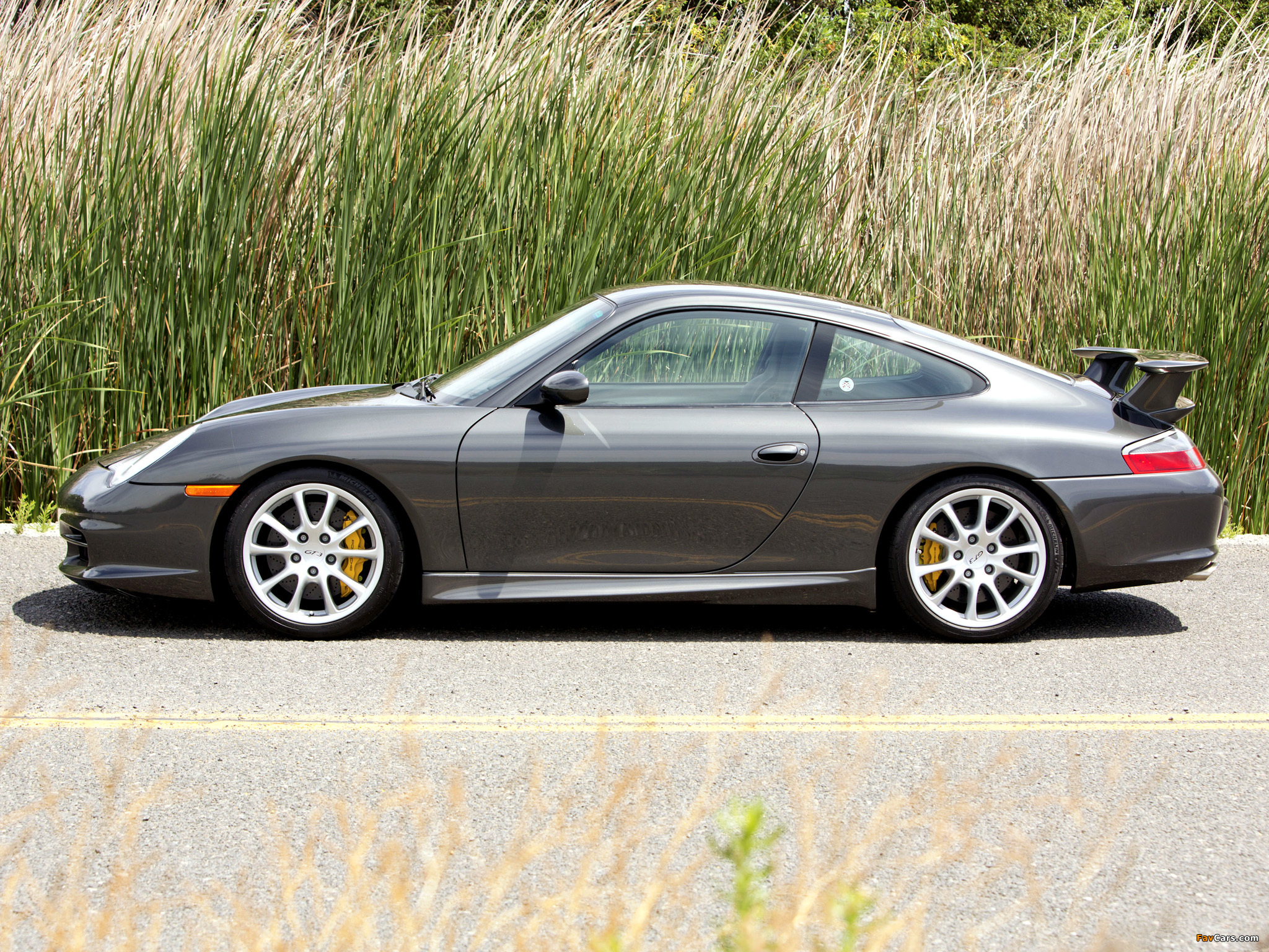 Photos of Porsche 911 GT3 US-spec (996) 2003–05 (2048 x 1536)