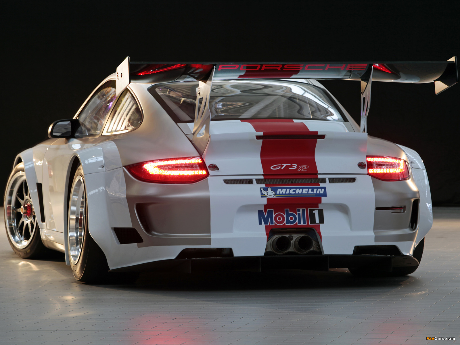 Photos of Porsche 911 GT3 R (997) 2009–12 (1600 x 1200)