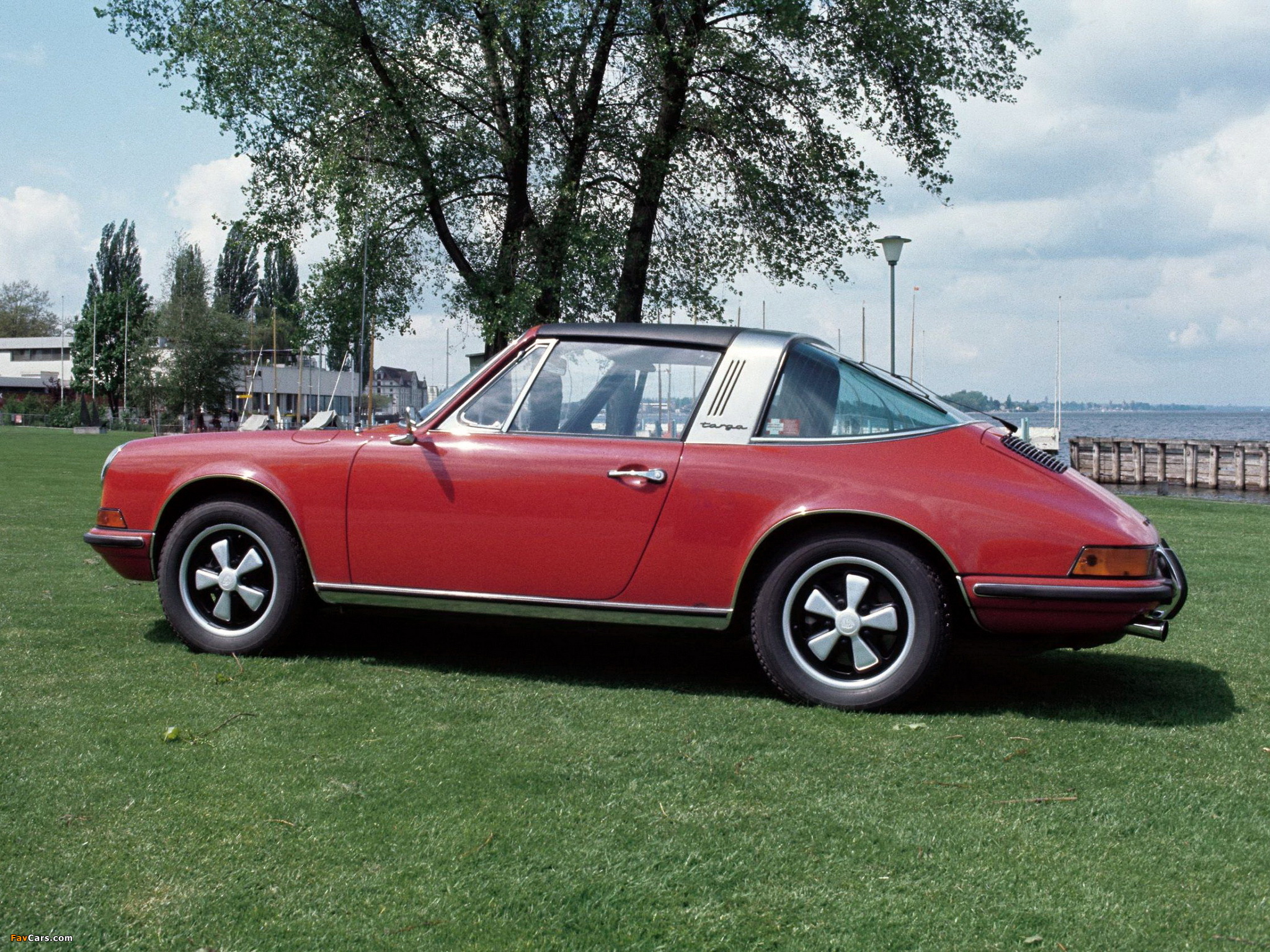 Porsche 911 T 2.4 Targa (911) 1971–73 images (2048 x 1536)