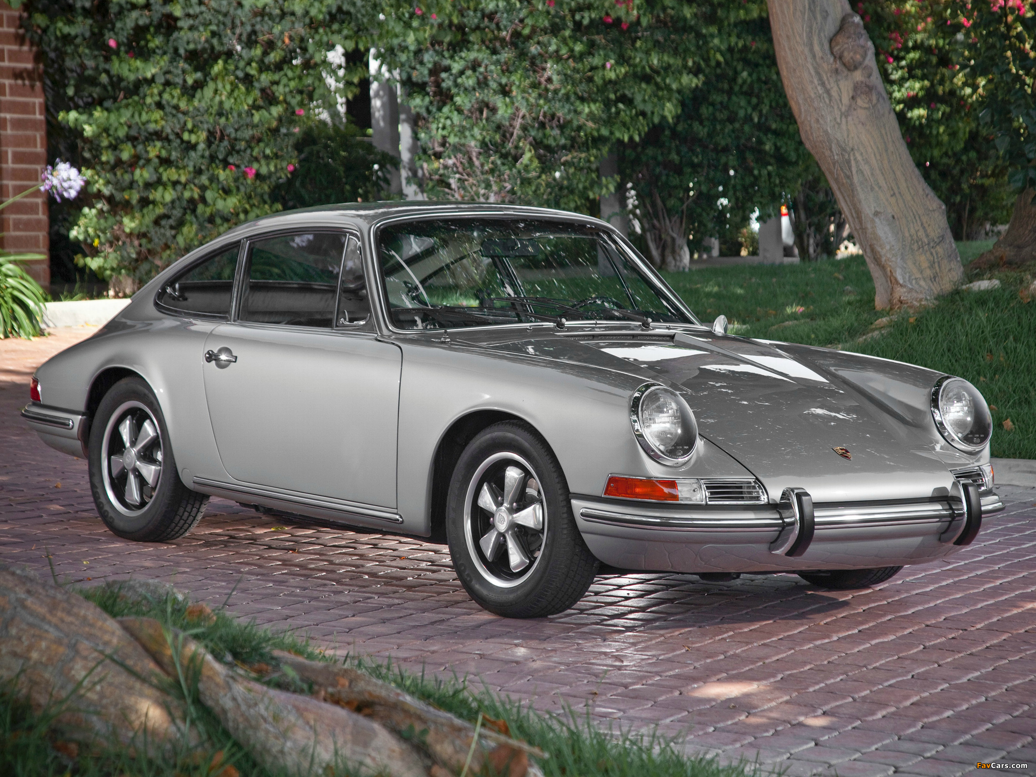 Первое поколение автомобилей. Порше 911 1964. Порше 911 1963. Порше 911 1 поколение. Порше 911 первая модель.