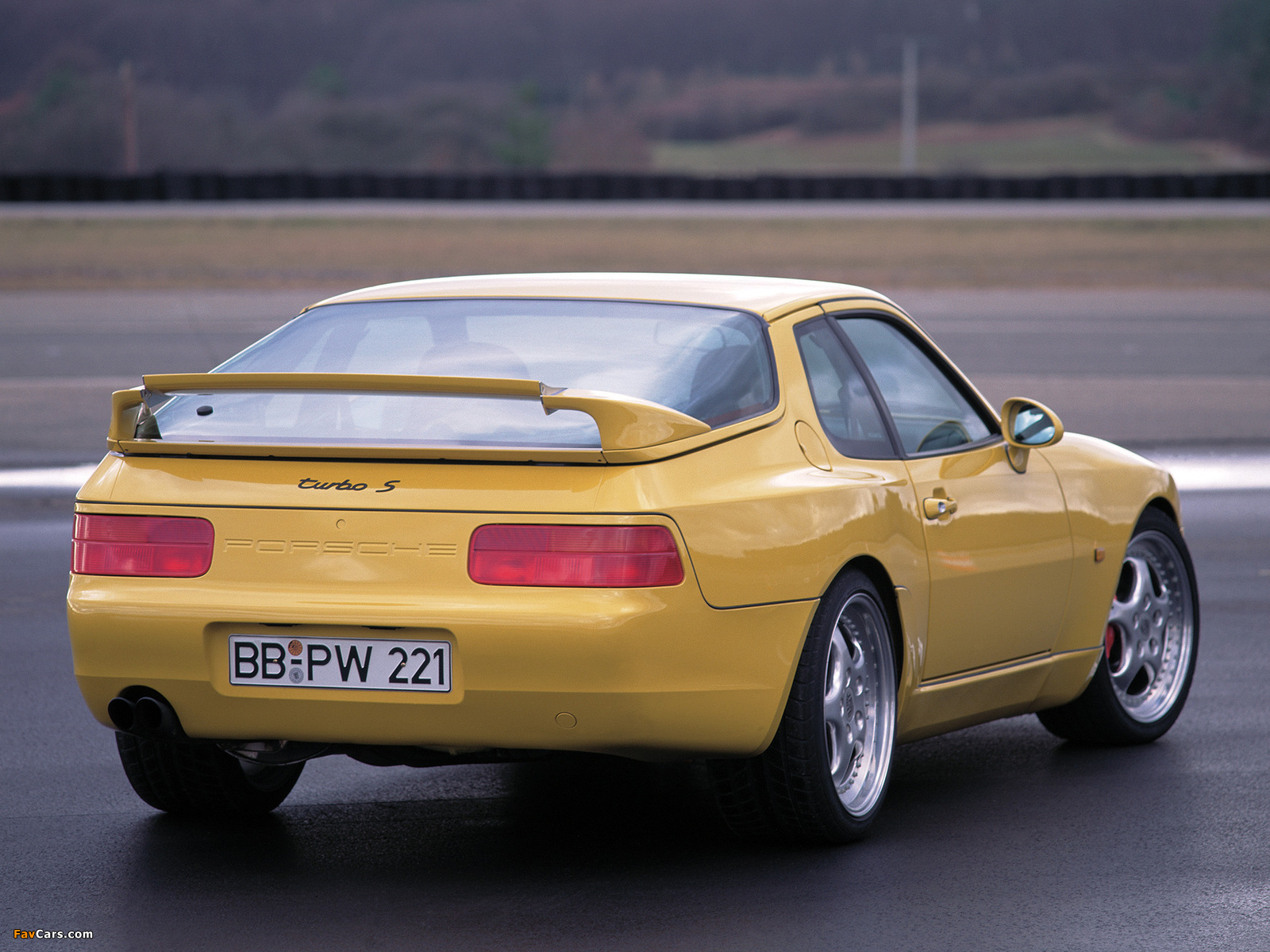 Images of Porsche 968 Turbo S Coupe 1993–94 (1600 x 1200)