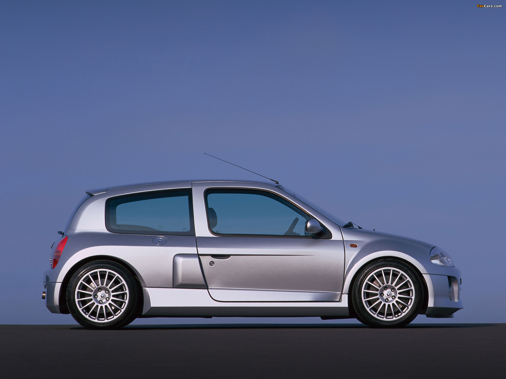 Images of Renault Clio V6 Sport 1999–2001 (2048 x 1536)