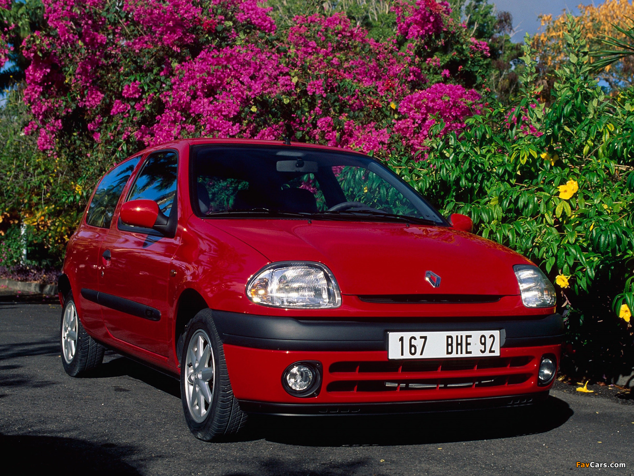 Photos of Renault Clio 3-door 1998–2001 (1280 x 960)