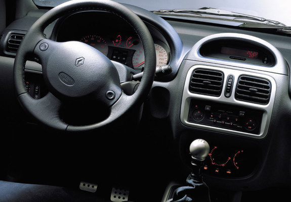 Renault Clio V6 Sport 1999–2001 images