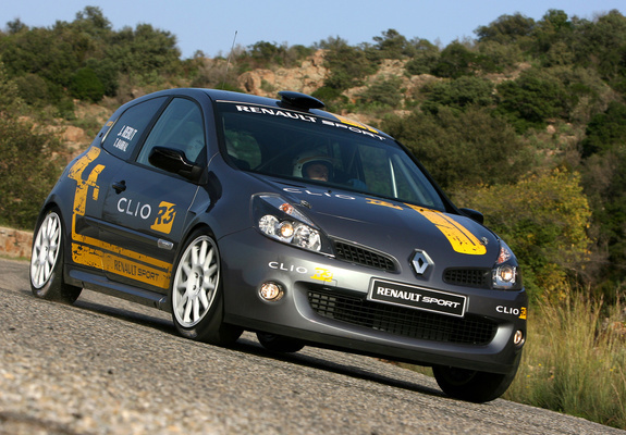 Renault Clio R3 2010–12 photos