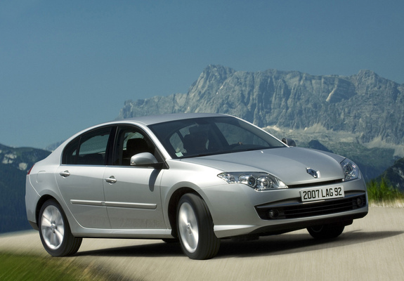 Images of Renault Laguna Hatchback 2007–10