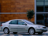Photos of Renault Laguna Hatchback 2000–05