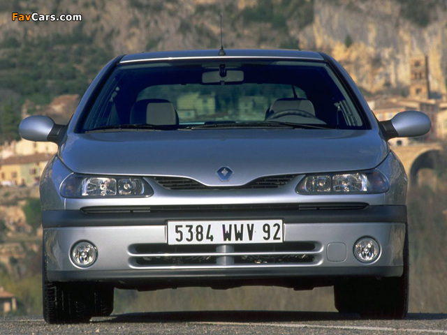 Pictures of Renault Laguna Hatchback 1998–2000 (640 x 480)