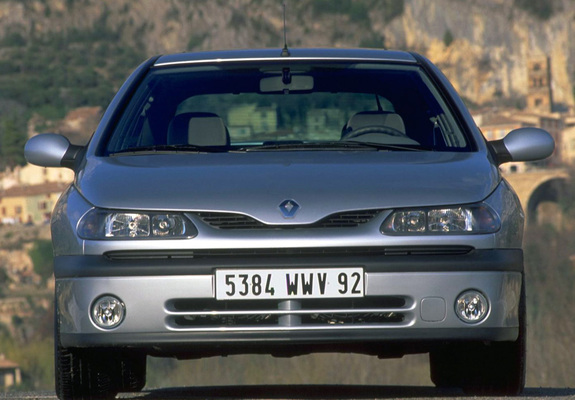 Pictures of Renault Laguna Hatchback 1998–2000