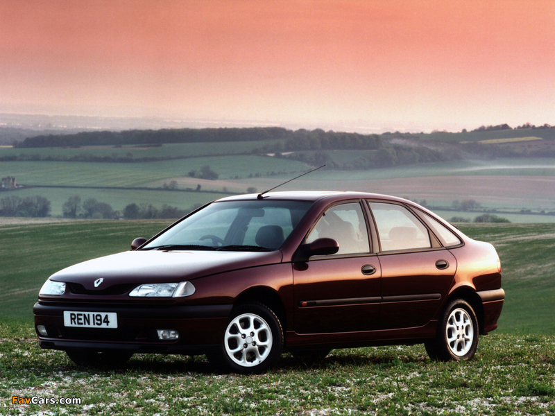 Renault Laguna Hatchback UK-spec 1993–98 images (800 x 600)