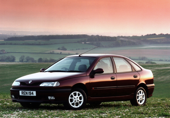 Renault Laguna Hatchback UK-spec 1993–98 images