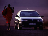 Renault Laguna Hatchback 1993–98 wallpapers