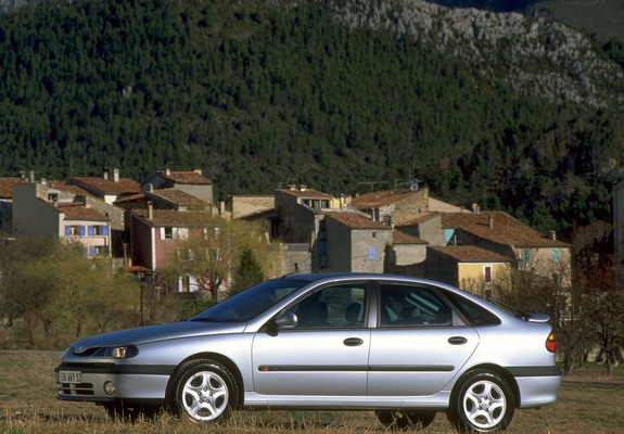 Renault Laguna Hatchback 1998–2000 images