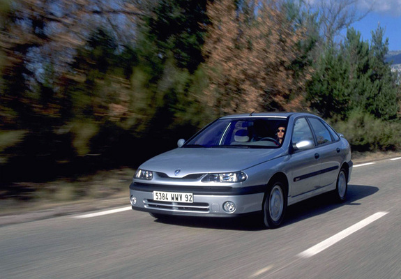 Renault Laguna Hatchback 1998–2000 photos